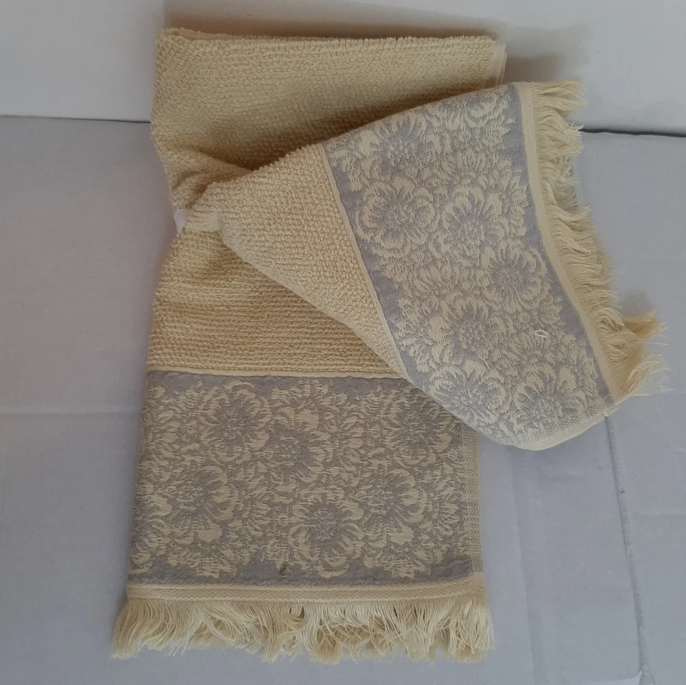 **MUNDU Floral Cotton Hand Towel Pair